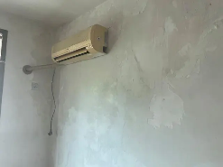 女子因楼上漏水而无法重新装修入住，物业：协商不成可起诉