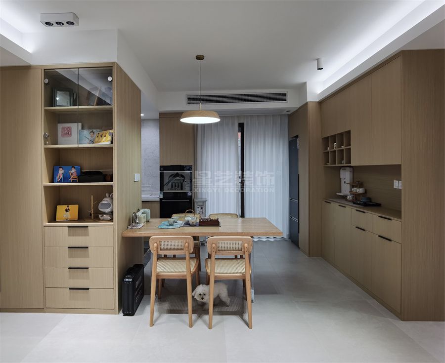 贺州彰泰郡120平四房现代原木风实景(图8)