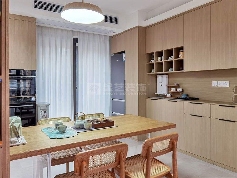 贺州彰泰郡120平四房现代原木风实景(图9)