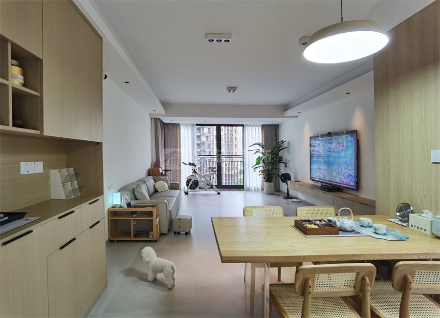 贺州彰泰郡120平四房现代原木风实景(图10)