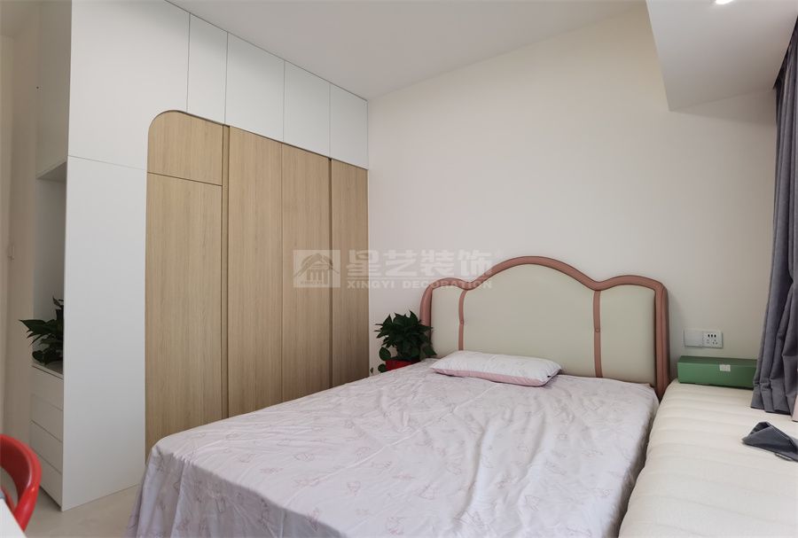 贺州彰泰郡120平四房现代原木风实景(图11)