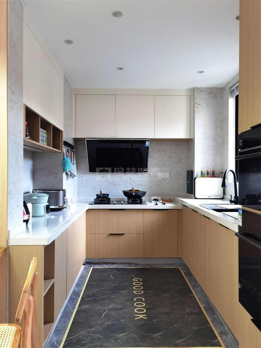 贺州彰泰郡120平四房现代原木风实景(图17)