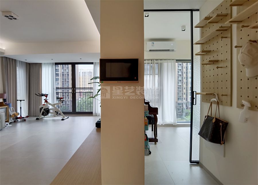 贺州彰泰郡120平四房现代原木风实景(图19)