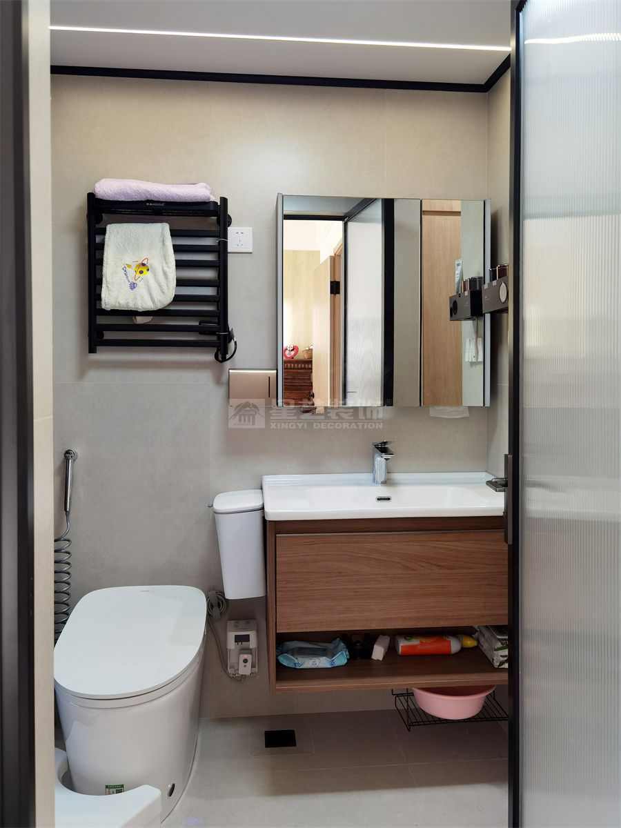 贺州彰泰郡120平四房现代原木风实景(图22)