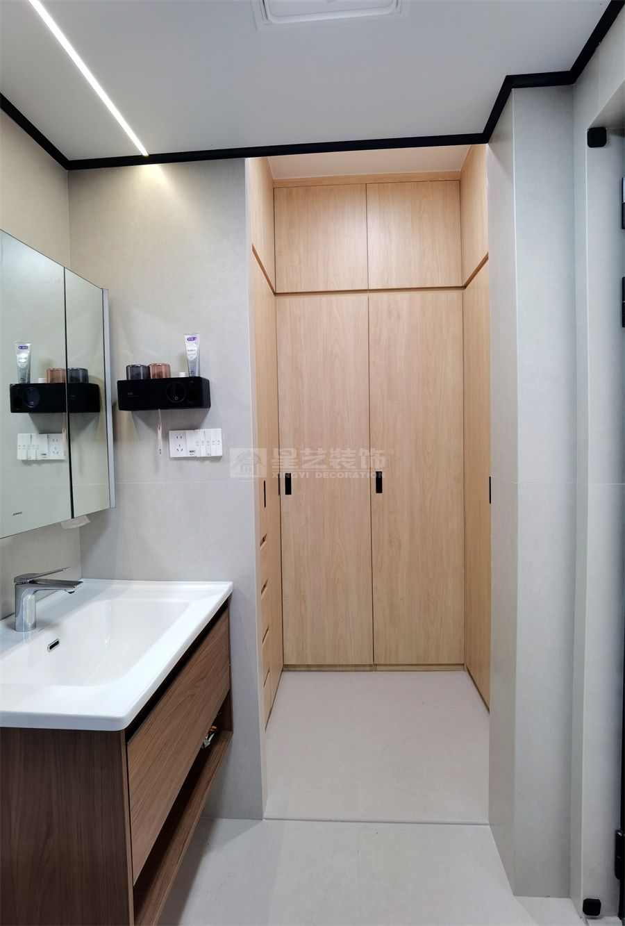 贺州彰泰郡120平四房现代原木风实景(图24)