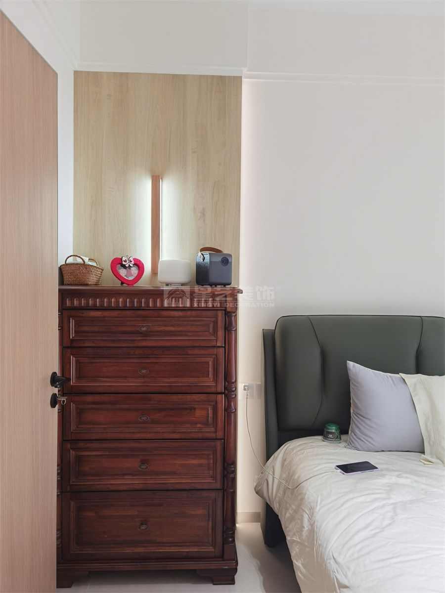 贺州彰泰郡120平四房现代原木风实景(图31)