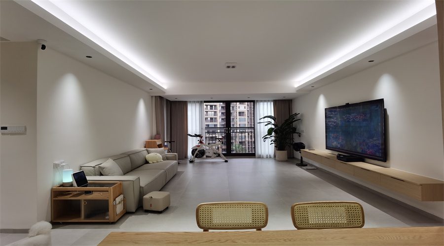 贺州彰泰郡120平四房现代原木风实景