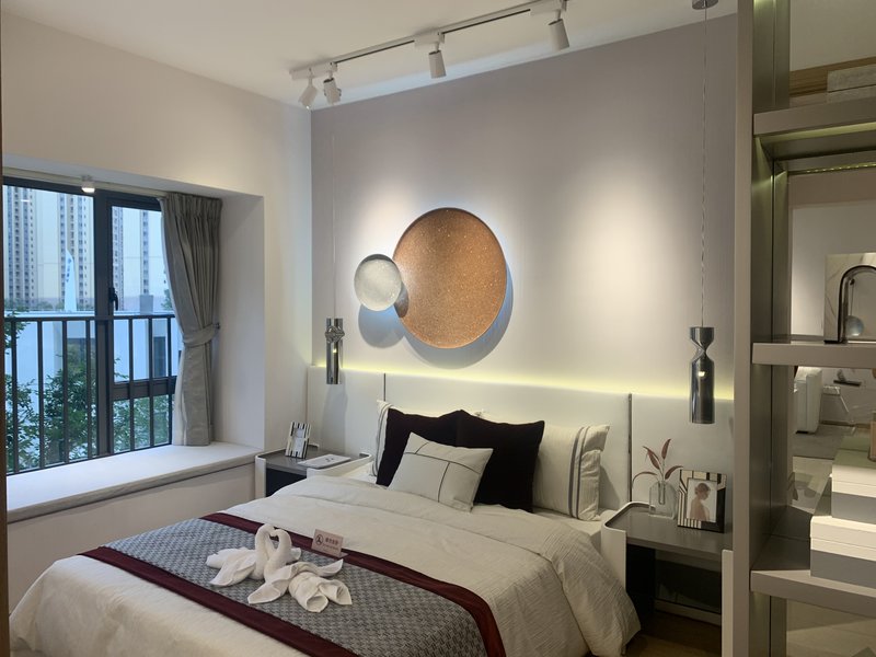 卧室墙纸选购指南与优点分析