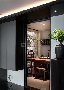 140㎡意式轻奢大平层：暖咖与木饰面的诗意融合，诠释无边界的舒适生活(图7)