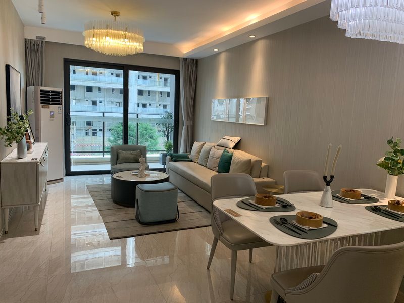 阳台封窗哪种款式好？如何选择适合的阳台封窗款式